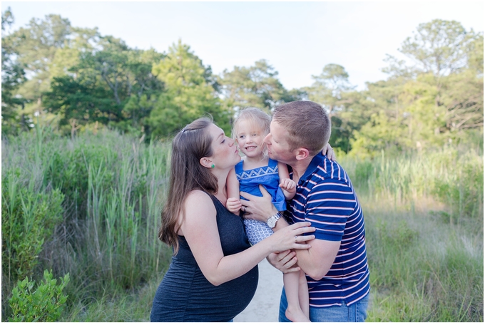 un Outdoors Virginia Beach Family Maternity Session