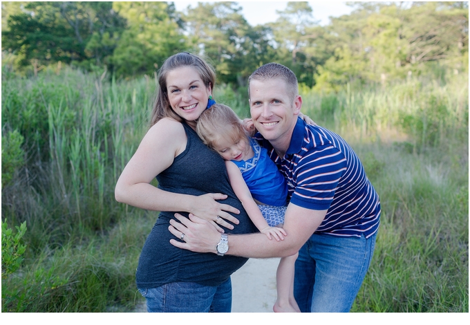 un Outdoors Virginia Beach Family Maternity Session