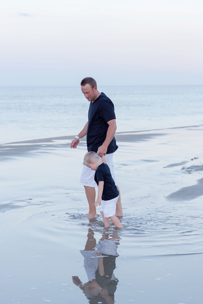 Beautiful Coastal Family maternity session with Brooke Tucker Photography