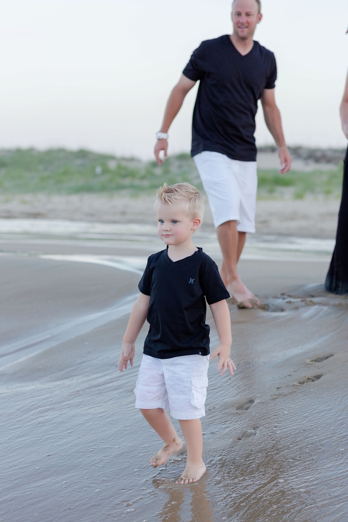 Beautiful Coastal Family maternity session with Brooke Tucker Photography