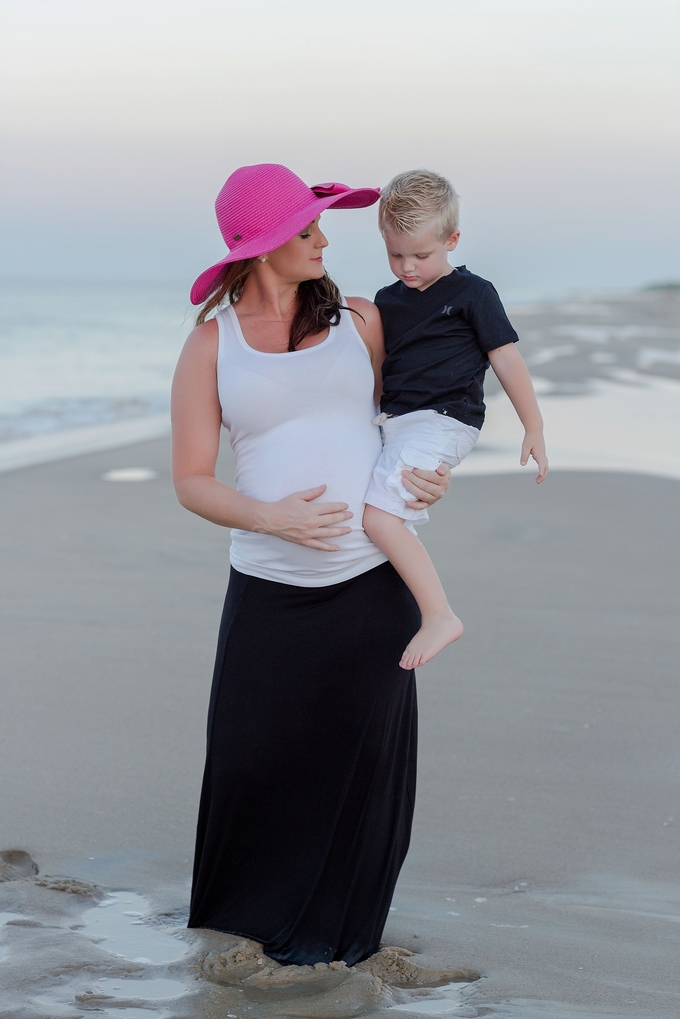 Beautiful Coastal Family maternity session with Brooke Tucker Photography