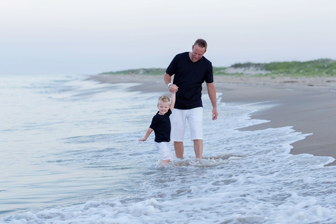 Beautiful Coastal Family maternity session with Brooke Tucker Photography