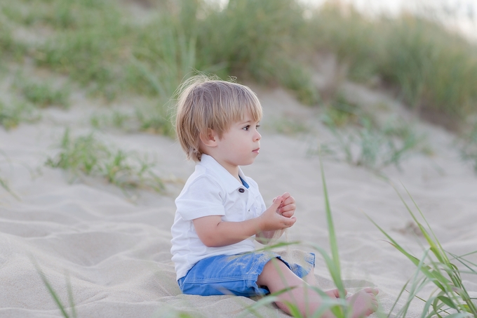 Lifestyle Beach Maternity Session by Brooke Tucker Photography