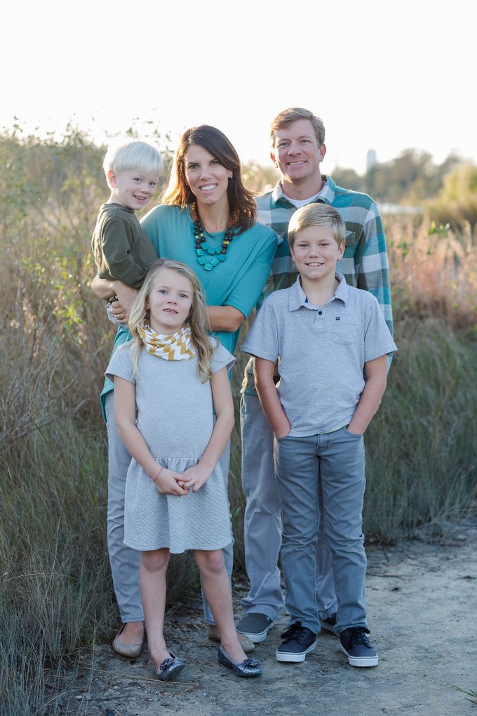 Teal and Grey Outdoor Family lifestyle photography by Brooke Tucker