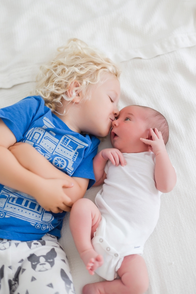 Comfortable in home Lifestyle newborn photography by brooke tucker photography