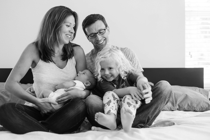 Comfortable in home Lifestyle newborn photography by brooke tucker photography