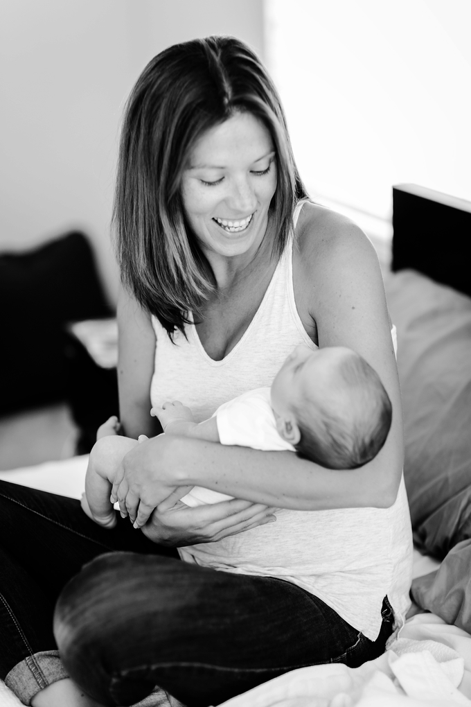 Comfortable in home Lifestyle newborn photography by brooke tucker photography