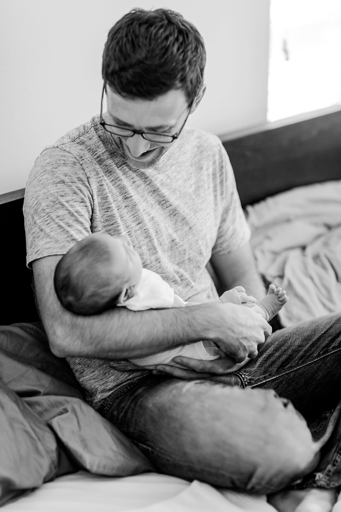 Comfortable in home Lifestyle newborn photography by brooke tucker photography