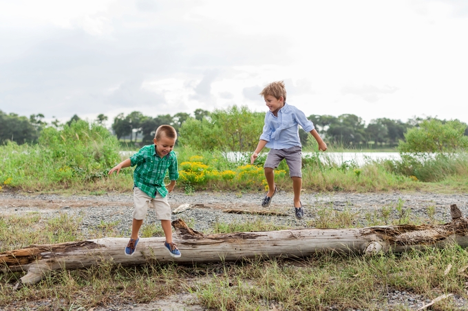 Beautiful Outdoor Family Lifestyle Photography Session | Brooke tucker photography