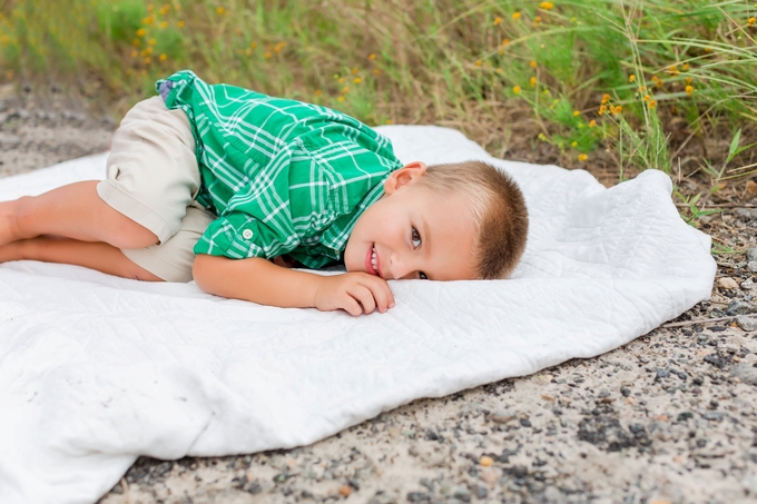 Beautiful Outdoor Family Lifestyle Photography Session | Brooke tucker photography