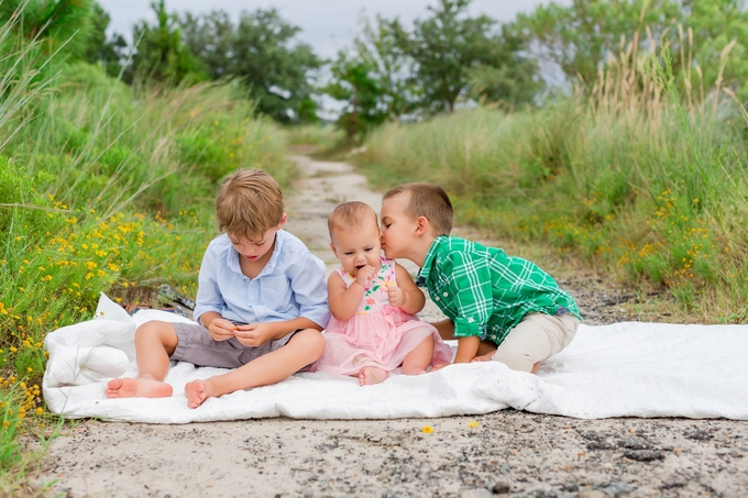 Beautiful Outdoor Family Lifestyle Photography Session | Brooke tucker photography