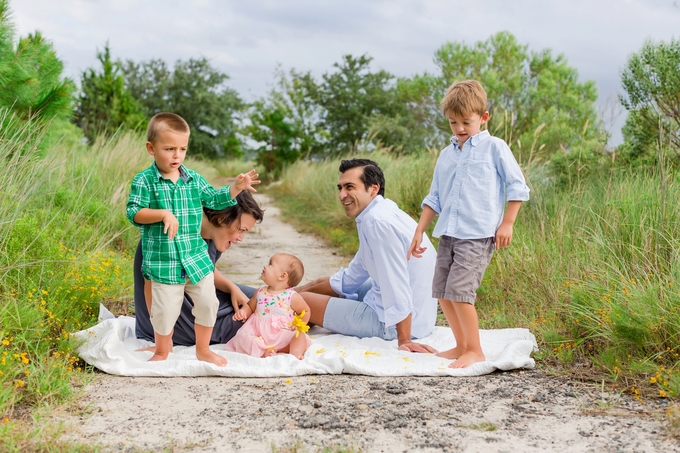 Beautiful Outdoor Family Lifestyle Photography Session | Brooke tucker photography