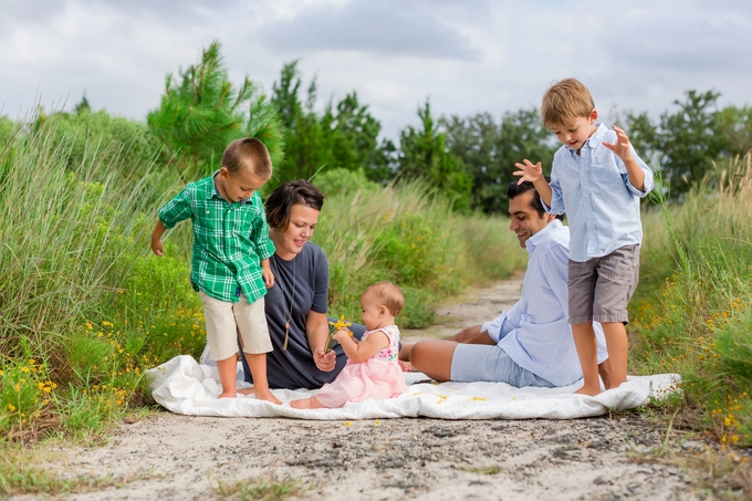 Beautiful Outdoor Family Lifestyle Photography Session | Brooke tucker photography