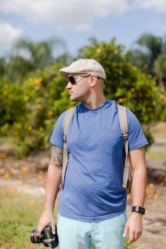 Family day in the orange grove