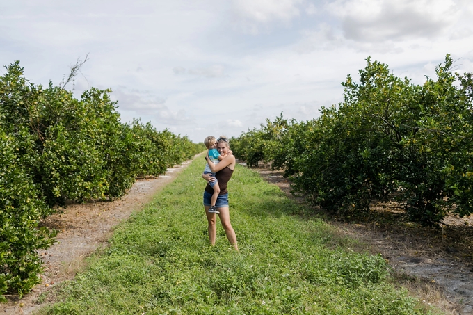 Family day in the orange grove