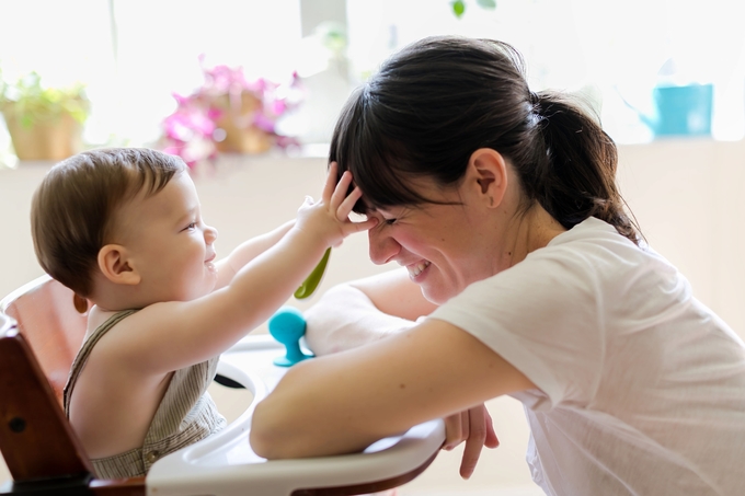 Rachel and Hux beautiful in home lifestyle session