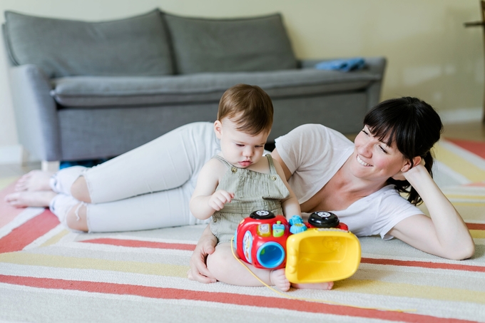 Rachel and Hux beautiful in home lifestyle session