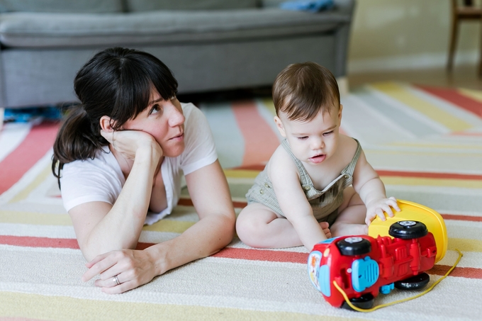 Rachel and Hux beautiful in home lifestyle session