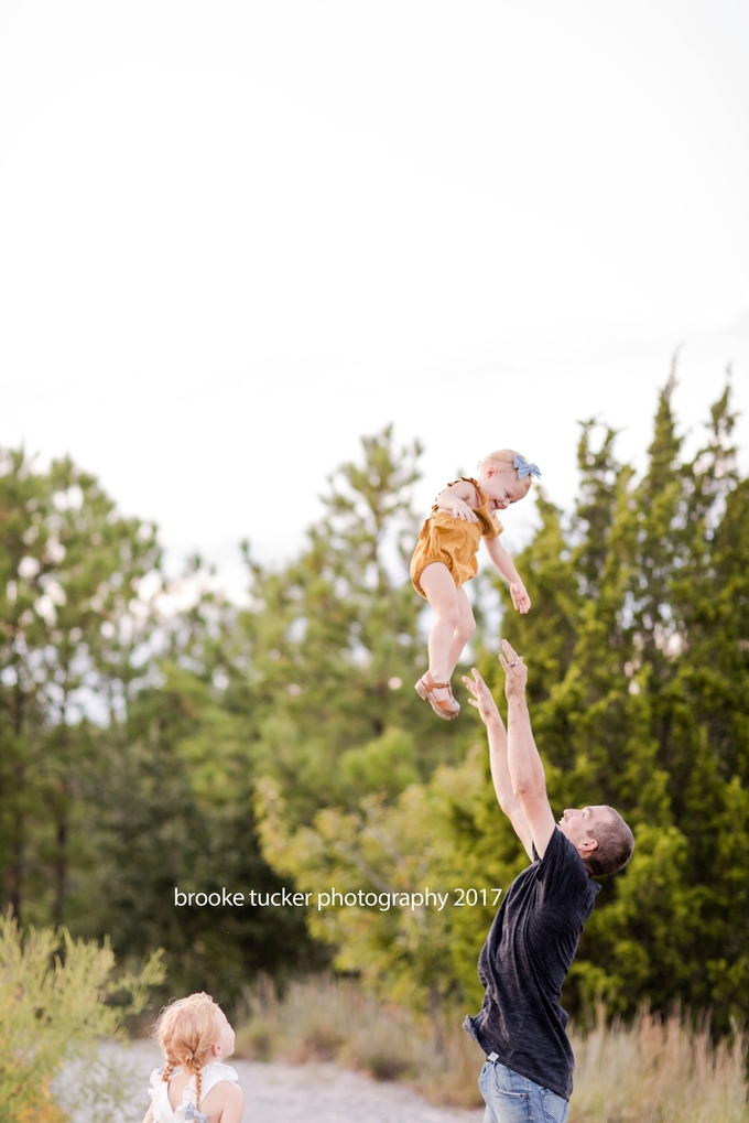 Beautiful outdoor family portraits, Virginia Child and Family photographer brooke tucker