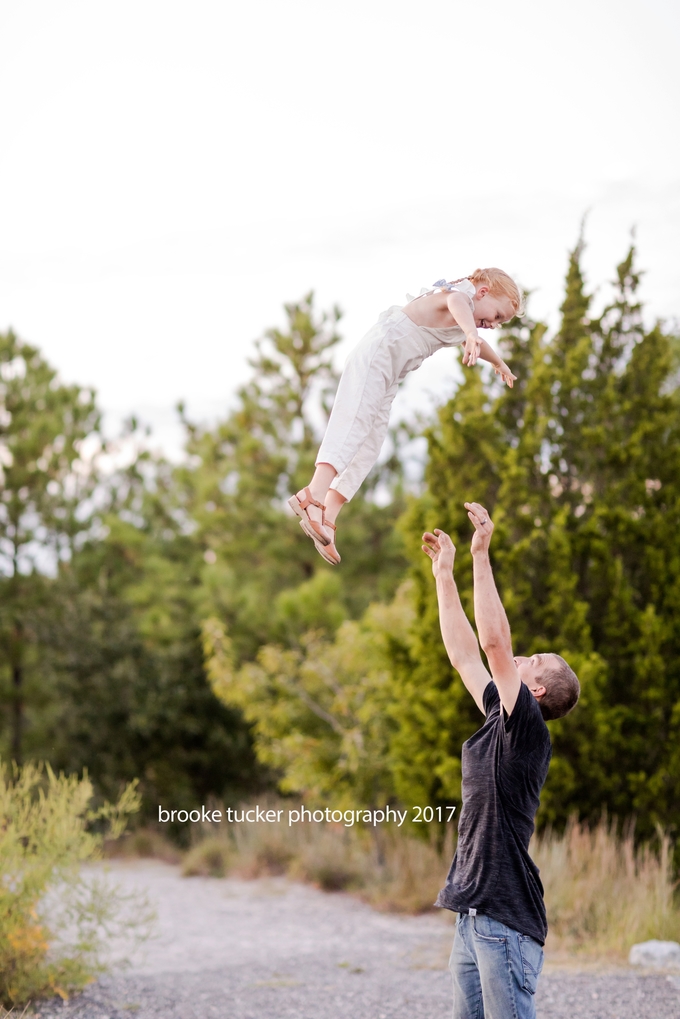 Beautiful outdoor family portraits, Virginia Child and Family photographer brooke tucker