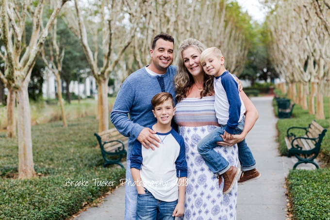 beautiful Florida outdoor family lifestyle session, child and family lifestyle photographer brooke tucker photography