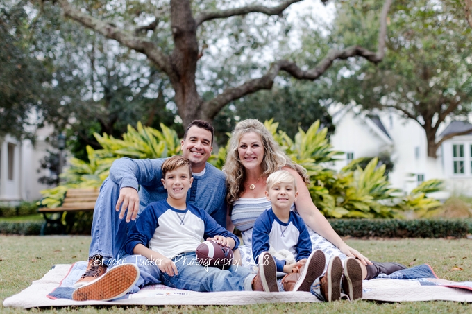 beautiful Florida outdoor family lifestyle session, child and family lifestyle photographer brooke tucker photography
